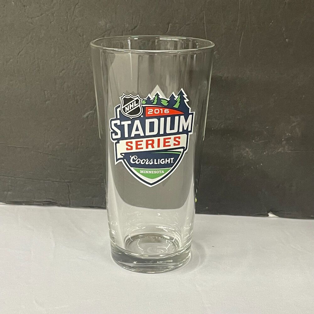 NHL Stadium Series 2016 Coors Light Beer Pint Glass Minnesota
